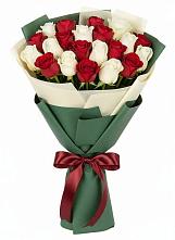 Букет Микс из красных и белых роз в Полянах Рязанская область