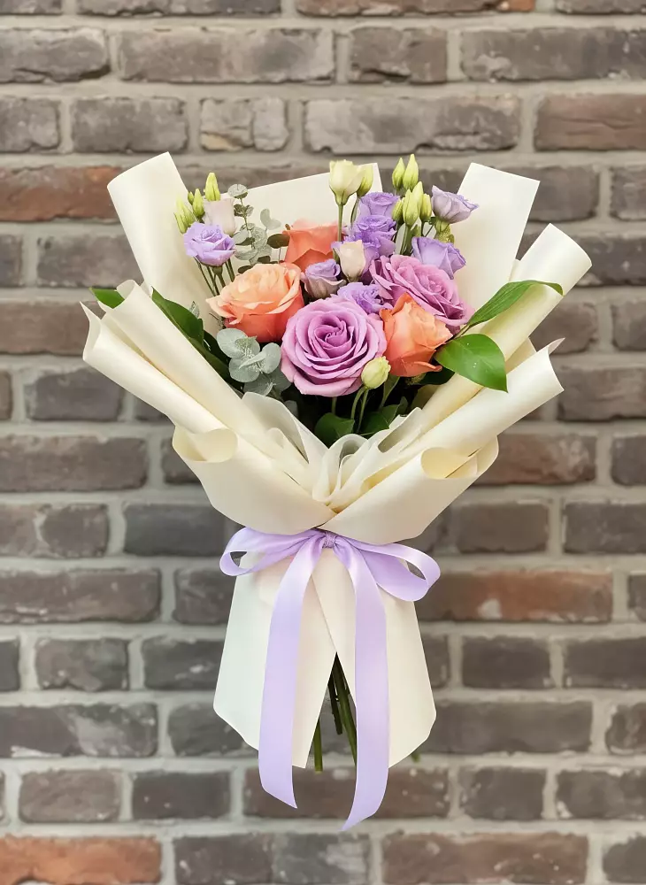 Букет цветов из: Лизиантусы и Розы в Полянах Рязанская область