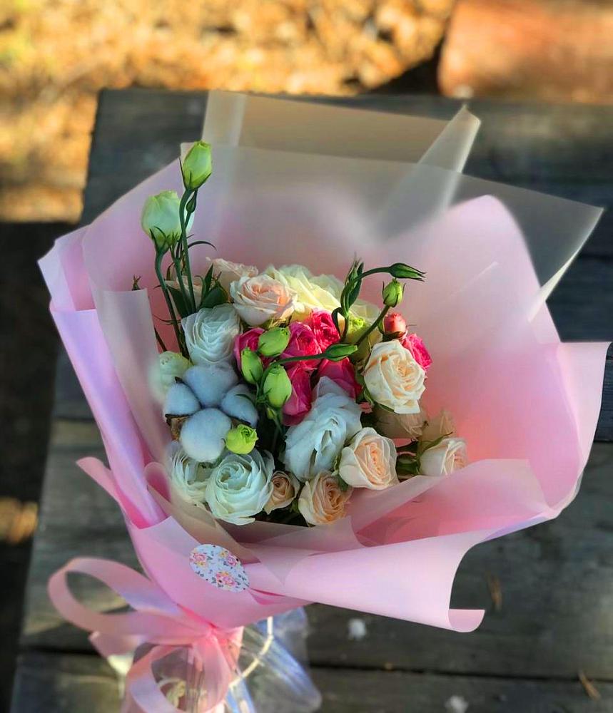 Букет цветов из: Розы и Лизиантусы в Полянах Рязанская область