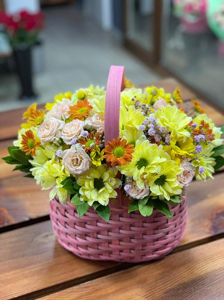 Цветочная композиция из Хризантемы и Розы в корзине в Полянах Рязанская область