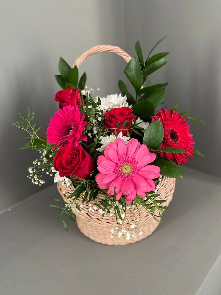 Цветочная композиция из Розы, Хризантемы и Герберы в корзине в Полянах Рязанская область