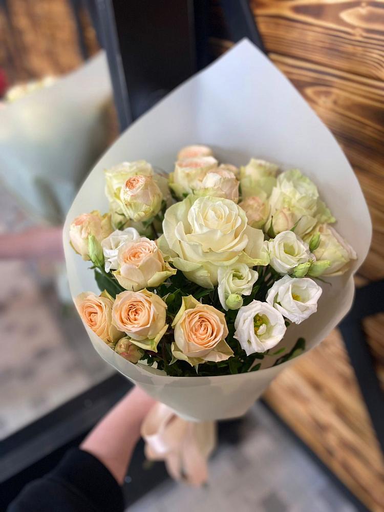 Букет цветов из: Розы и Лизиантусы в Полянах Рязанская область