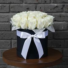 Цветочная композиция из Розы в шляпной коробке в Полянах Рязанская область